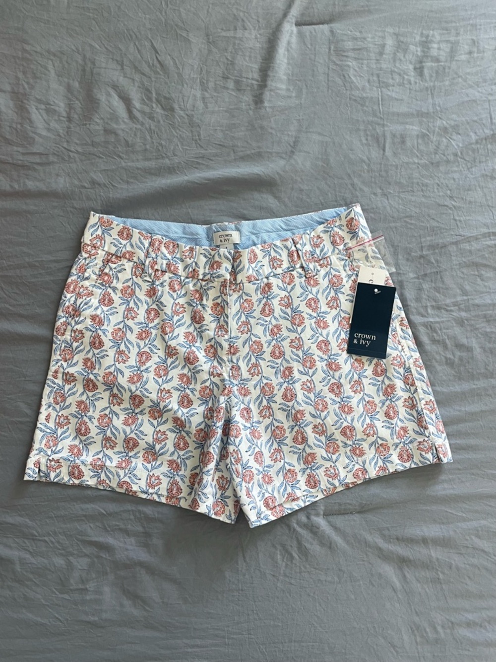 NWT Crown & Ivy White Floral Men’s Shorts Size 6